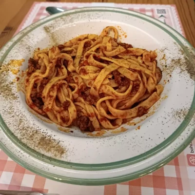 Domates Soslu Kıymalı Makarna